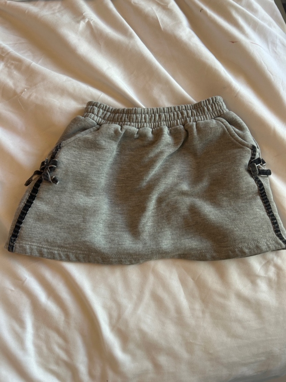 Zara Gray Casual Elastic Waist Mini Skirt with Side Ribbon Detail size 4